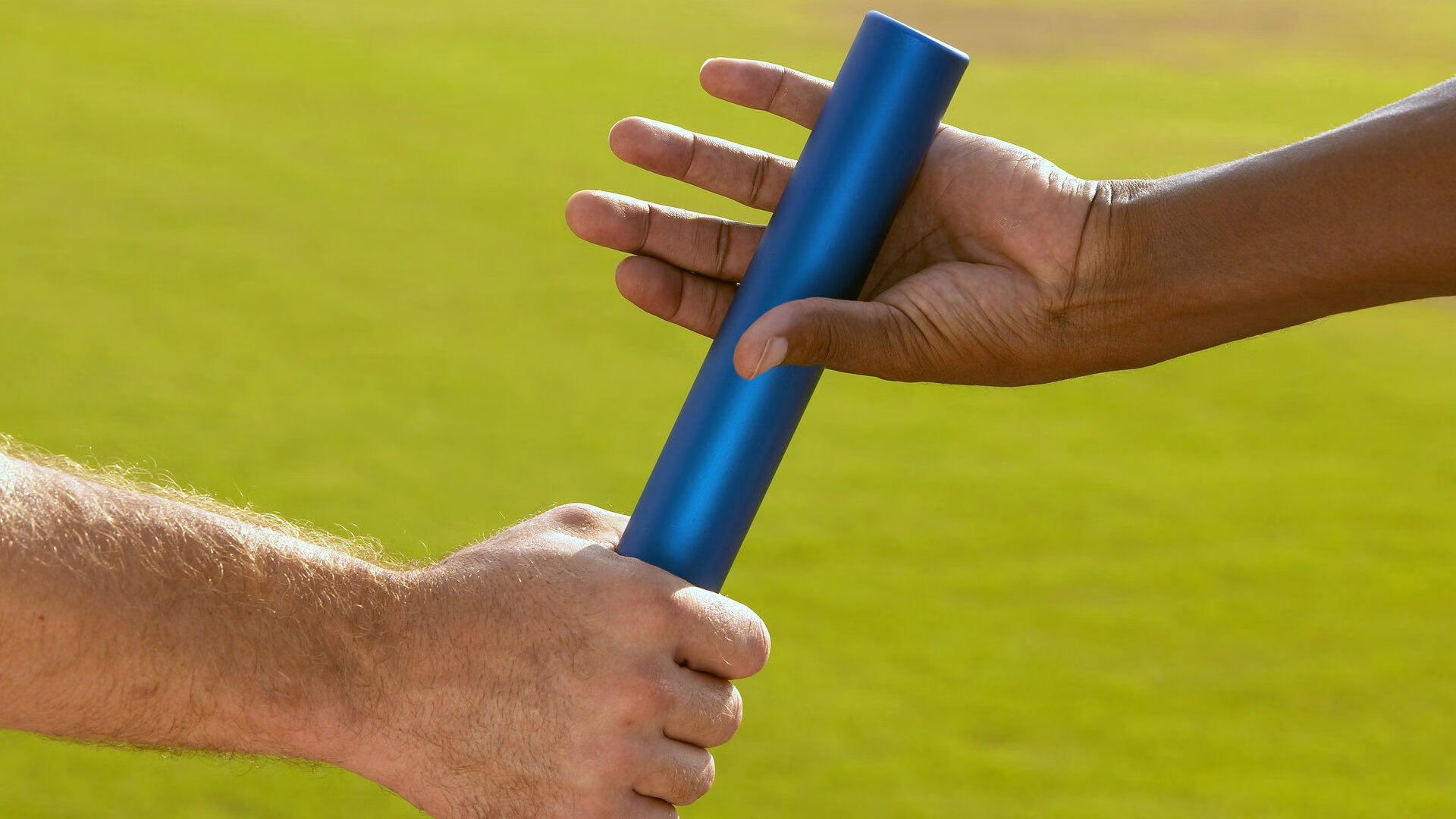 “青少年足球裁判员培训班成功举办，促公平裁判”，2021足球裁判员培训报名